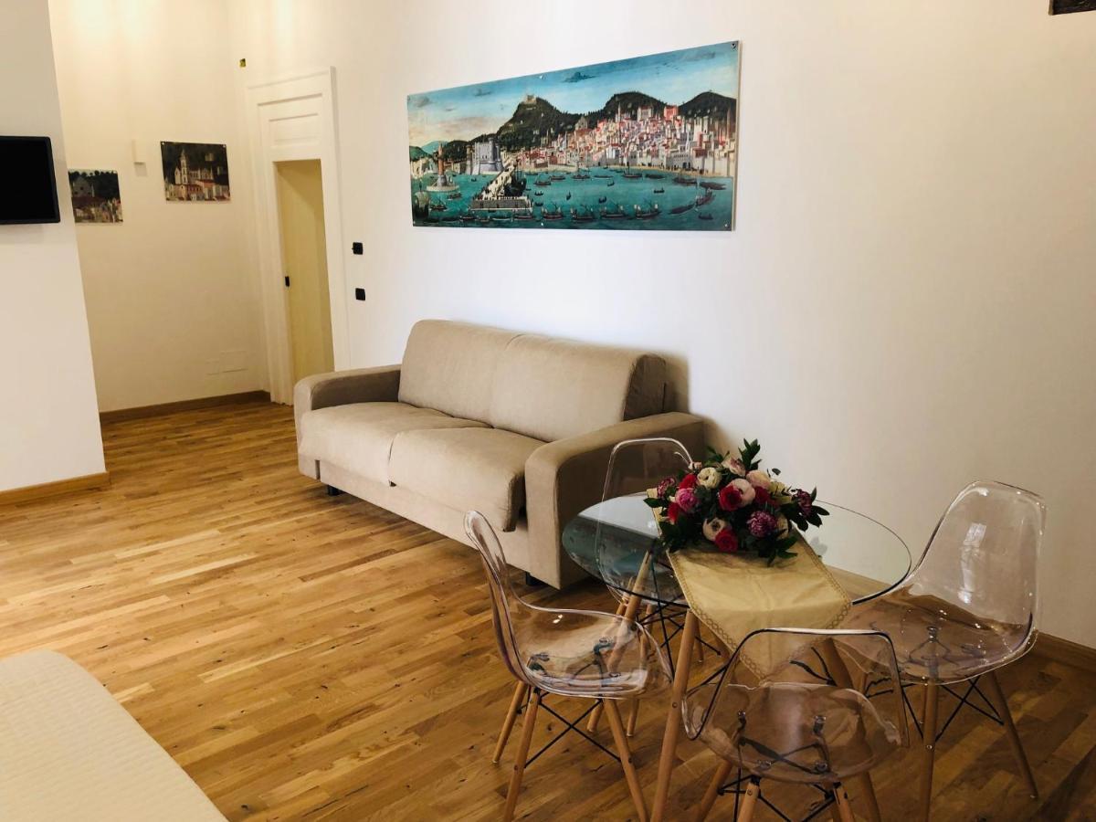 Domus Studio 25 Bed & Breakfast 나폴리 외부 사진