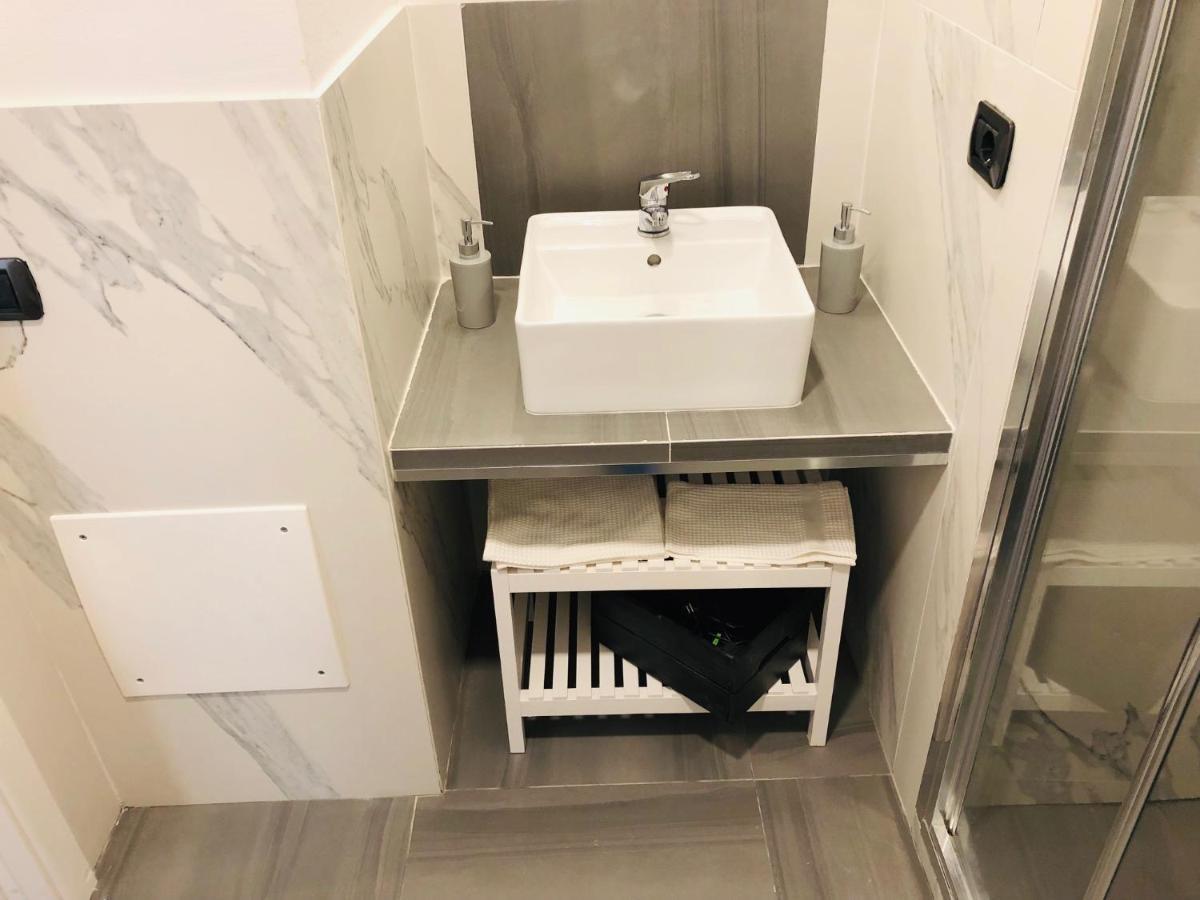 Domus Studio 25 Bed & Breakfast 나폴리 외부 사진